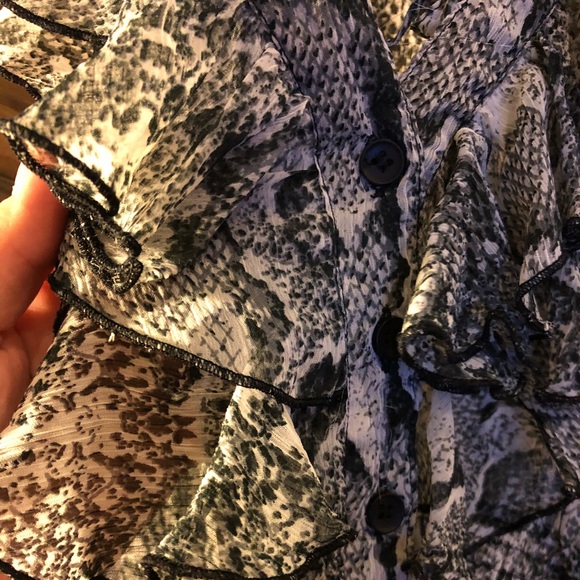 Button down blouse - Picture 2 of 4